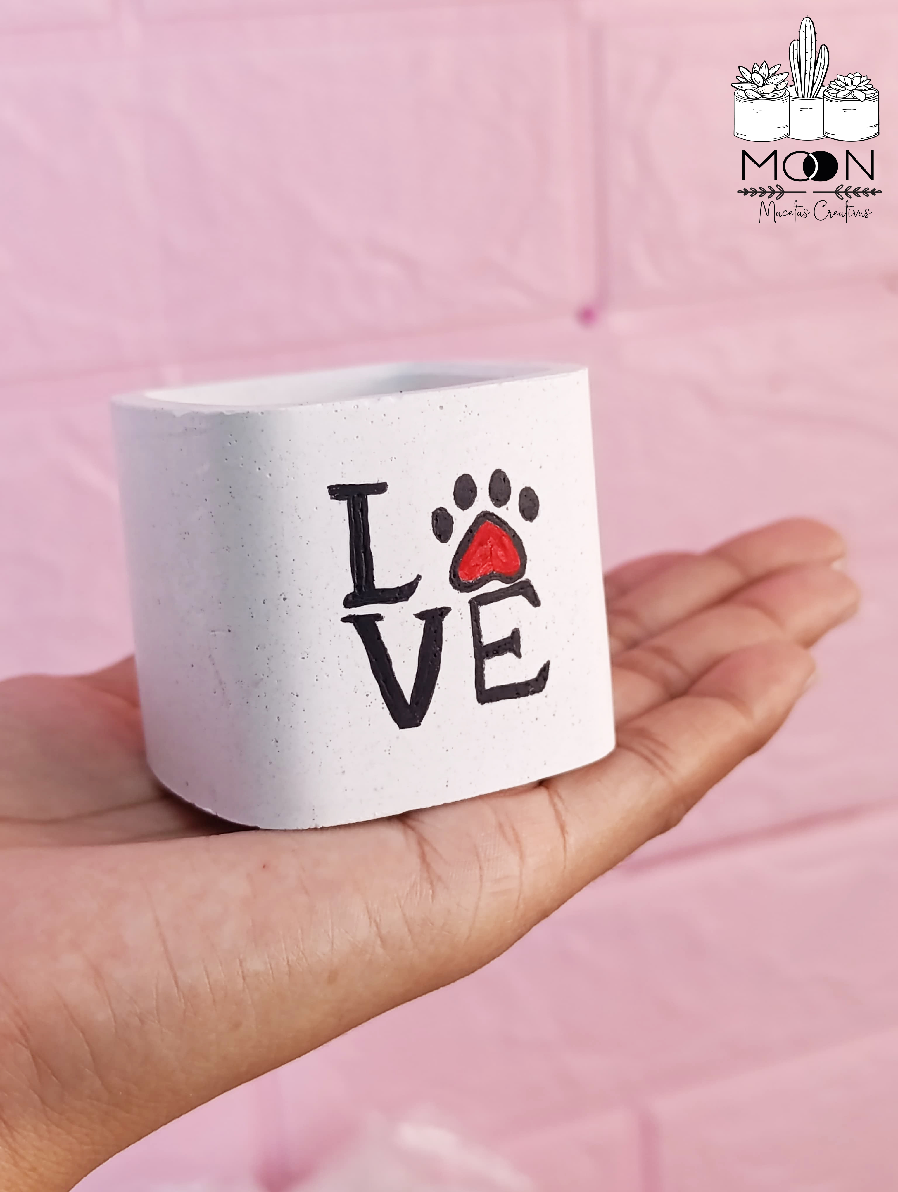 17029 Maceta redonda Love con huellita
